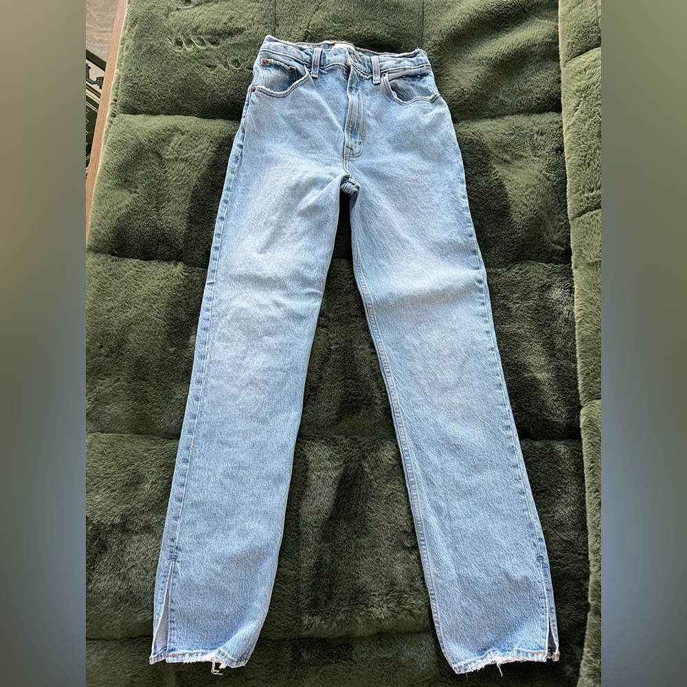 Abercrombie Ultra High Rise 90s Women's Straight Jeans with side slit